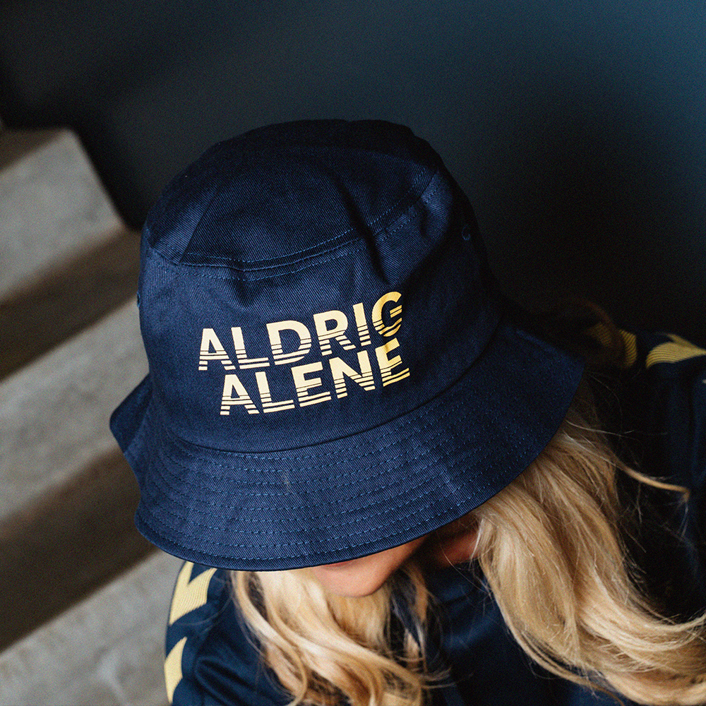 Bøllehat - Aldrig Alene