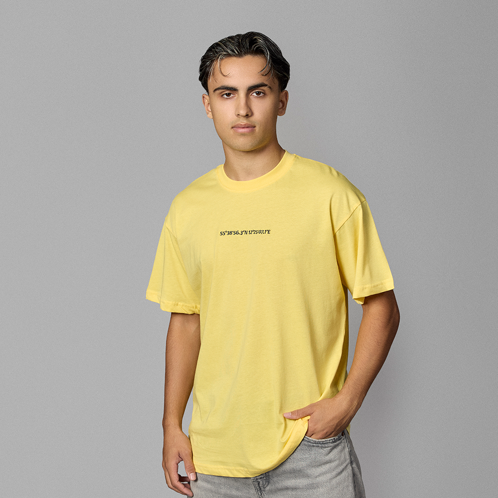 T-shirt - Gul med Stadion/Koordinater