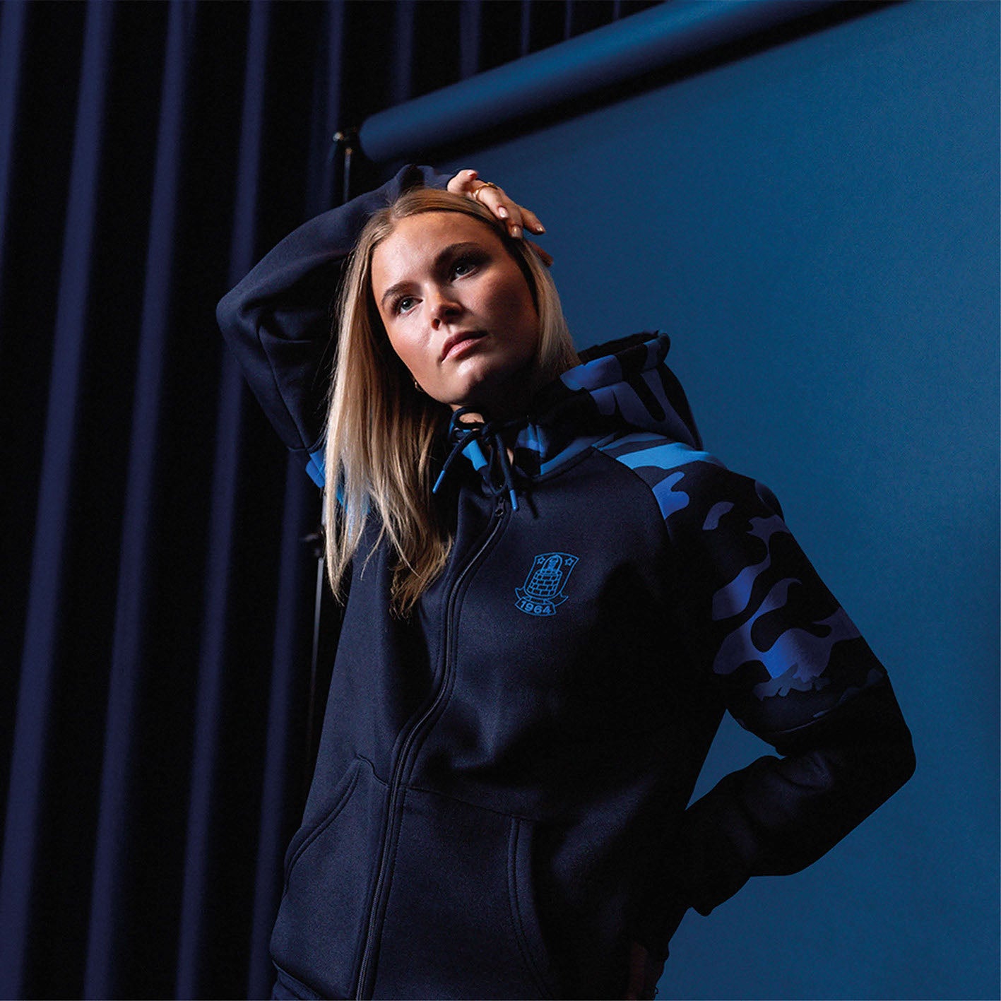 Hættetrøje Blå Camo m. lynlås