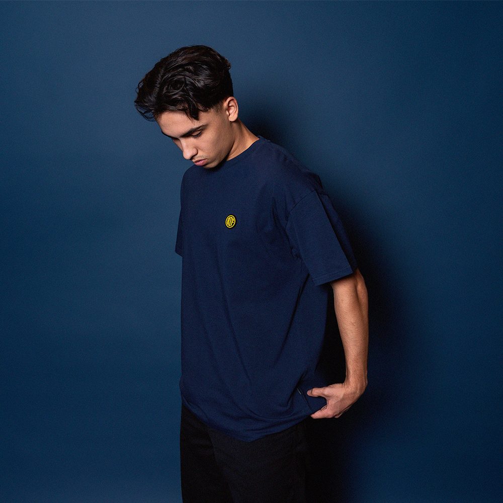 T-Shirt - Navy med BIF Badge